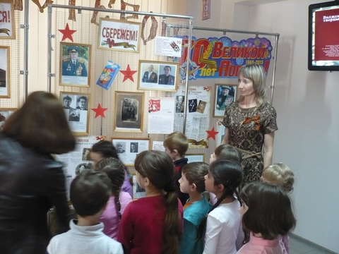 Поход в библиотеку с детьми подготовительной группы и их родителями
