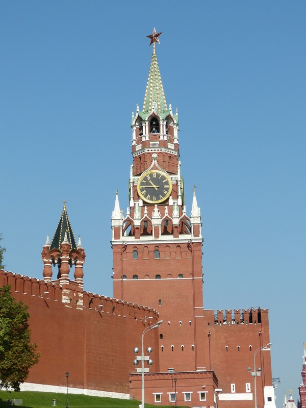 Конспект по рисованию на тему: «Спасская башня Кремля»