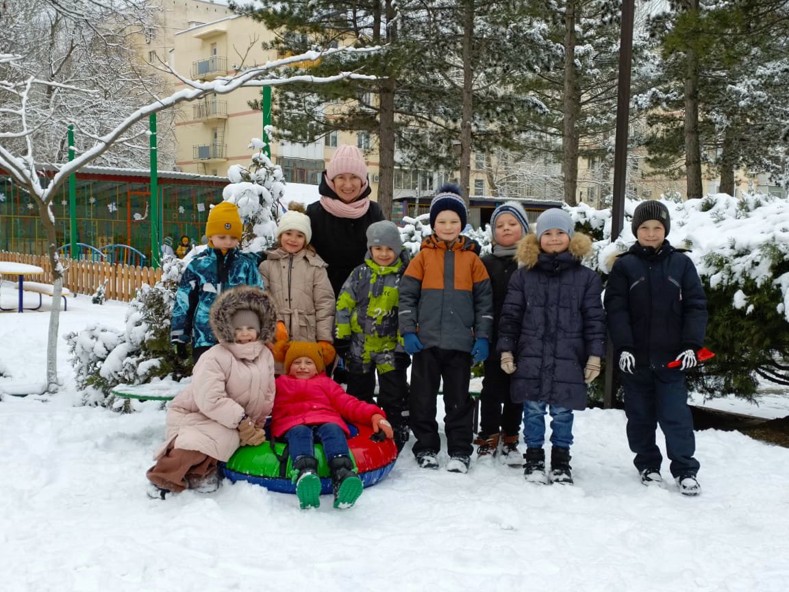 В январе много снега на дворе!