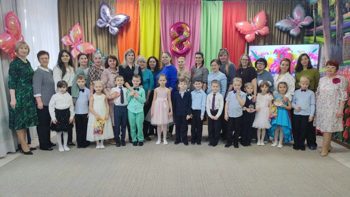 Утренник «Сегодня праздник наших мам»